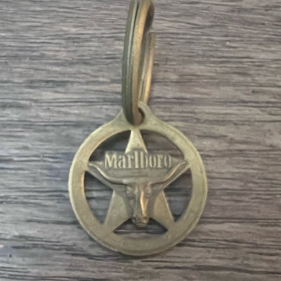 Marlboro Key Ring Tag Brass Advertising Cigarette Stead Bull Vintage 70s - Picture 1 of 3